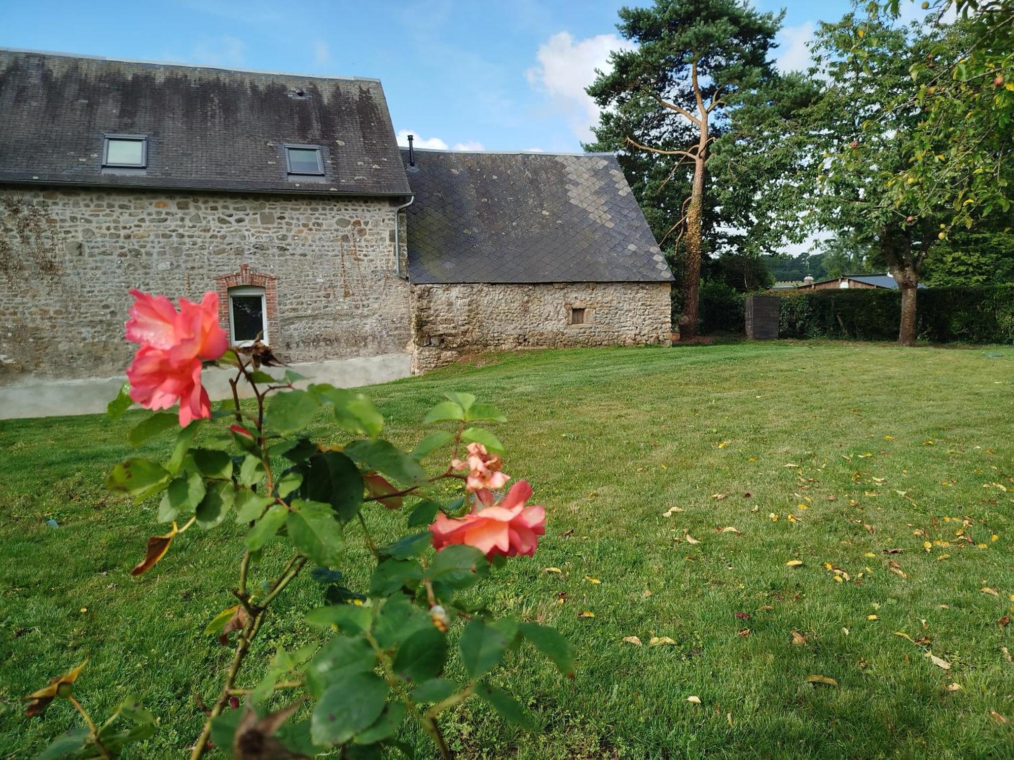 Le Gite De La Haie Portee Lignieres-Orgeres Exterior foto